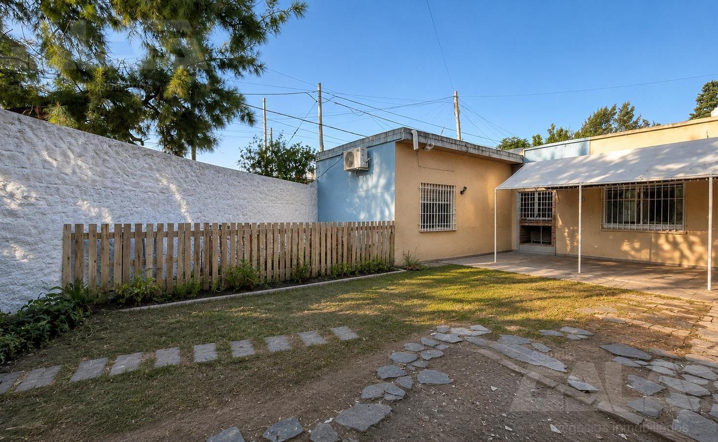 Foto de CASA | 4 AMBIENTES | PARRILLA | UNA PLANTA | COCHERA | VILLA UDAONDO, imagen 2