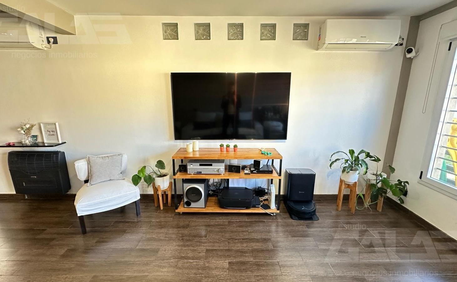 Foto de Casa 4 ambientes - 3 dormitorios - 2 Baños - Parque - Pileta, imagen 2