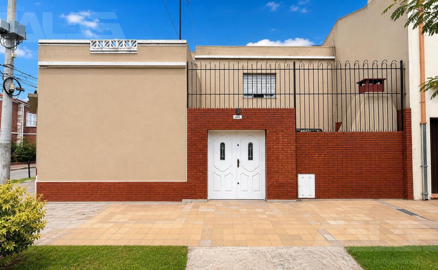 Foto de CASA | 5 AMBIENTES | LOCAL | TERRAZA | PARRILLA | CASTELAR, imagen 1