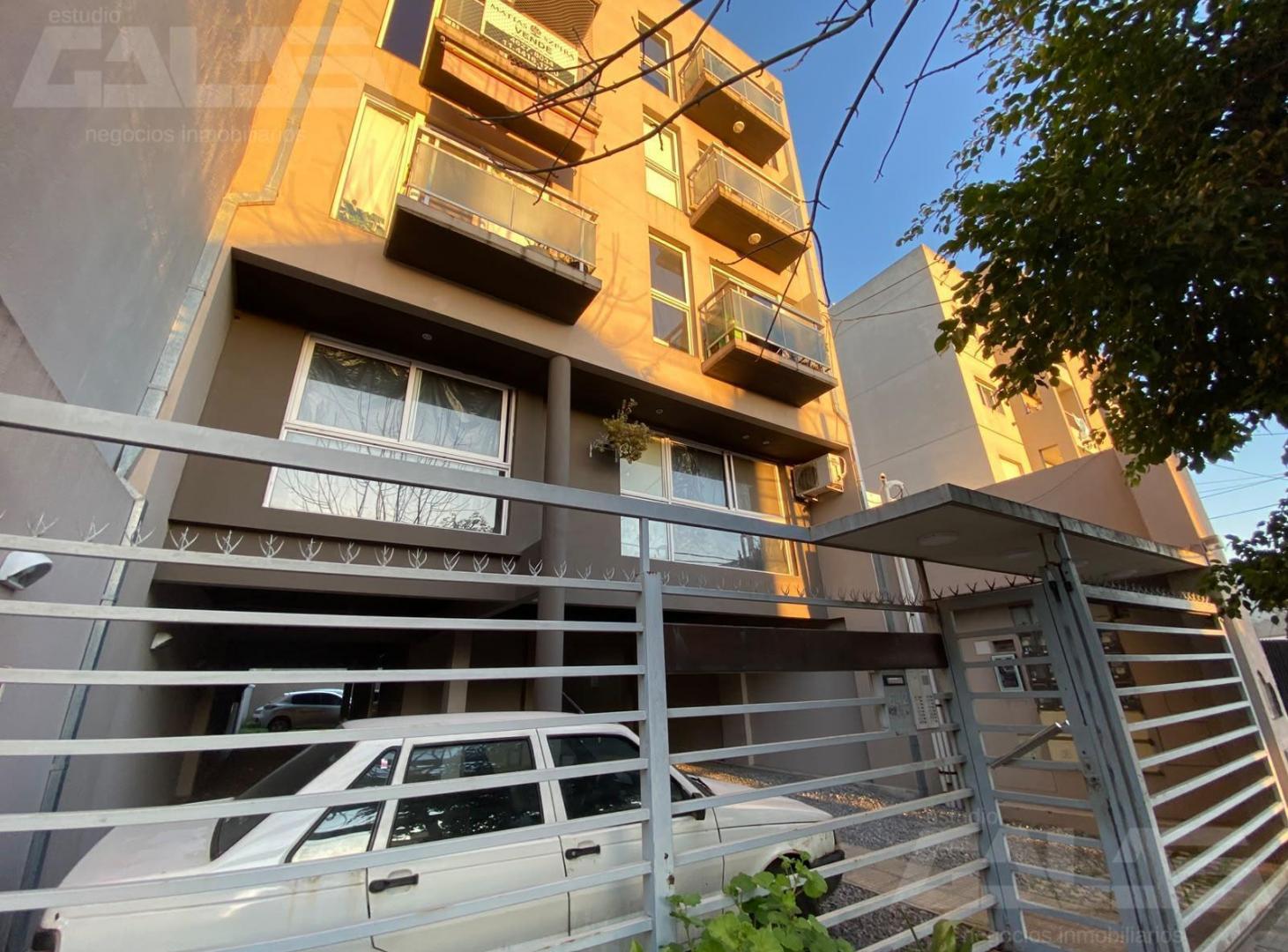 Foto de Excelente monoambiente y medio dividido, luminoso con balcón al frente, imagen 1