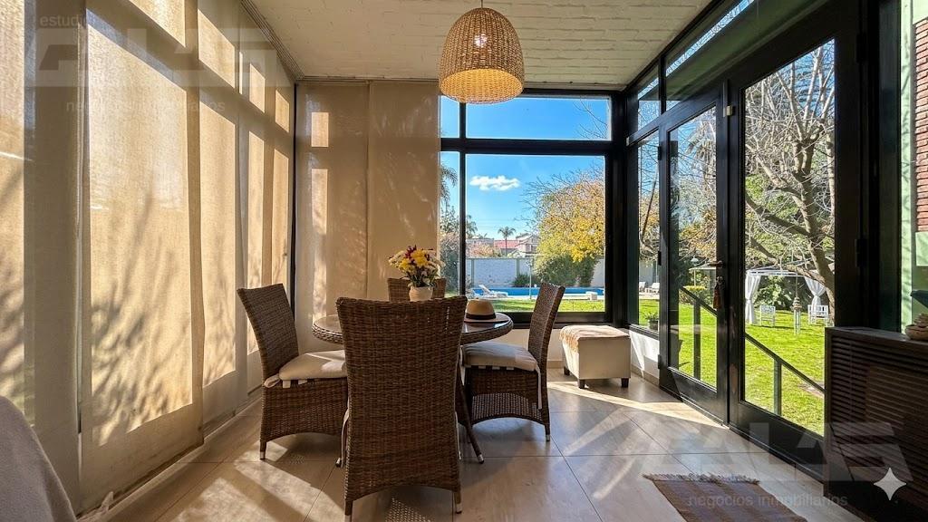 Foto de CASA | 5 AMBIENTES | PISCINA | LOTE 1335 M² | COCHERA | CASTELAR NORTE, imagen 3