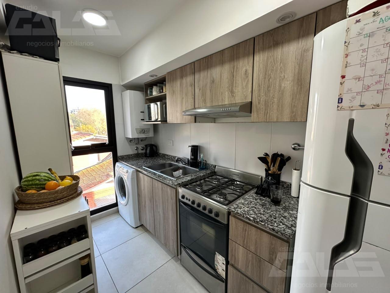 Foto de Departamento 2 ambientes con cochera, con balcón , EXCELENTE UBICACION !, imagen 1