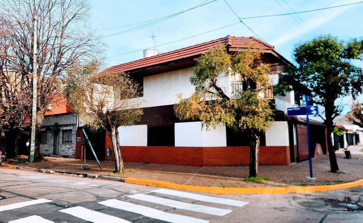 Foto de Venta de duplex de tres ambientes con cochera!, imagen 1