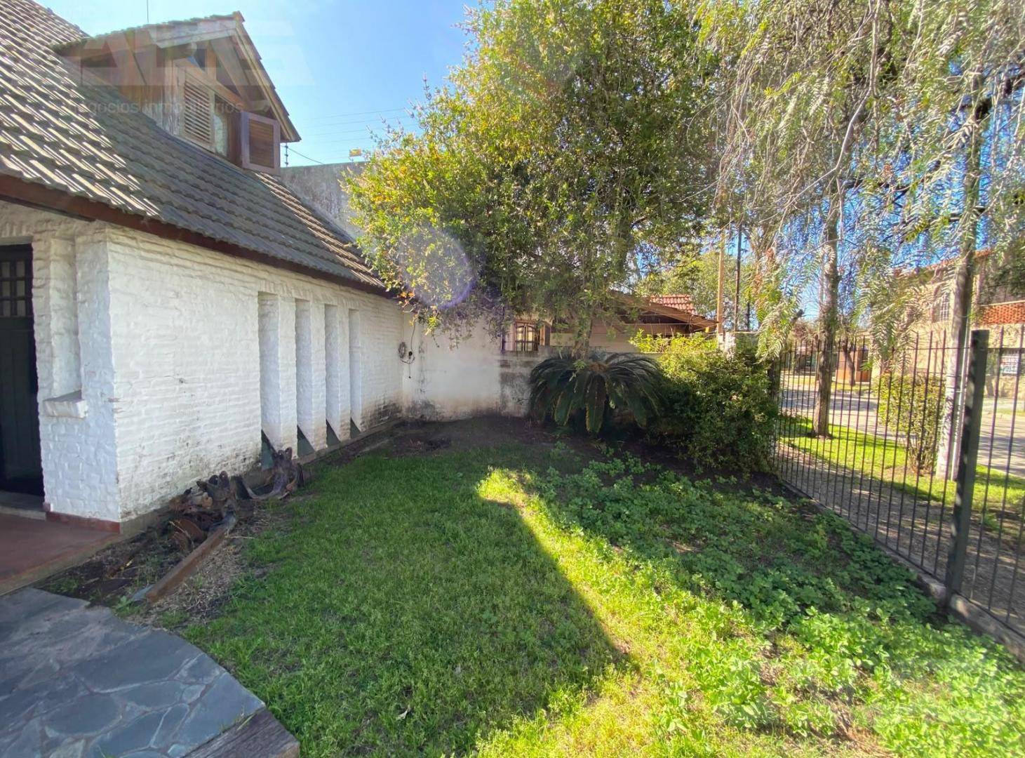 Foto de Oportunidad en Castelar Sur: casa 200 m² sobre gran lote de 300 m² a, imagen 2