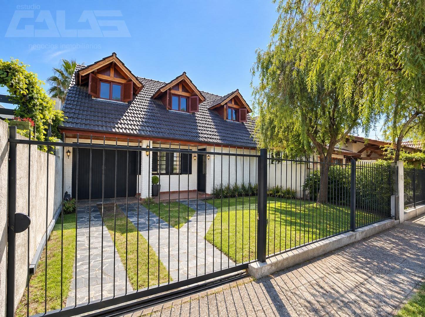 Foto de Oportunidad en Castelar Sur: casa 200 m² sobre gran lote de 300 m² a, imagen 1