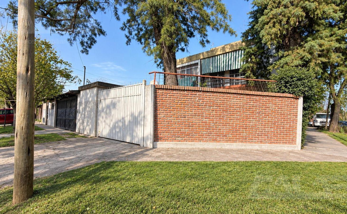 Foto de Casa en Ituzaingó, 5 ambientes, 3 dormitorios, amplio parque, imagen 1
