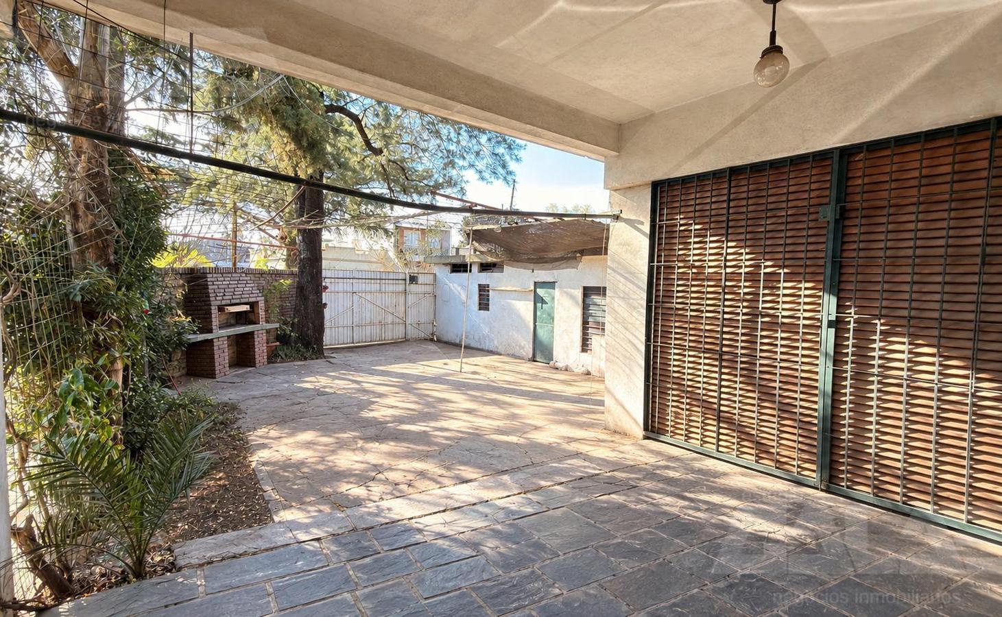 Foto de Casa en Ituzaingó, 5 ambientes, 3 dormitorios, amplio parque, imagen 3