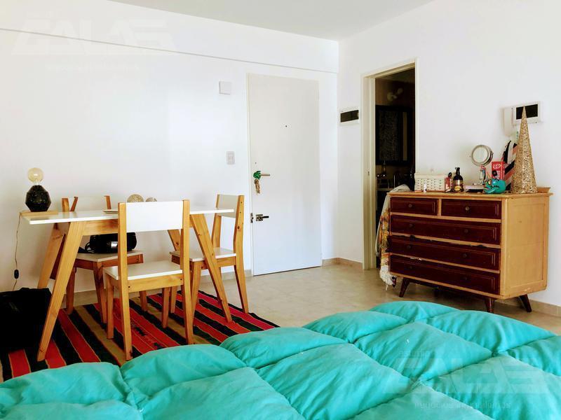 Foto de Departamento y dos cocheras - Morón, imagen 3