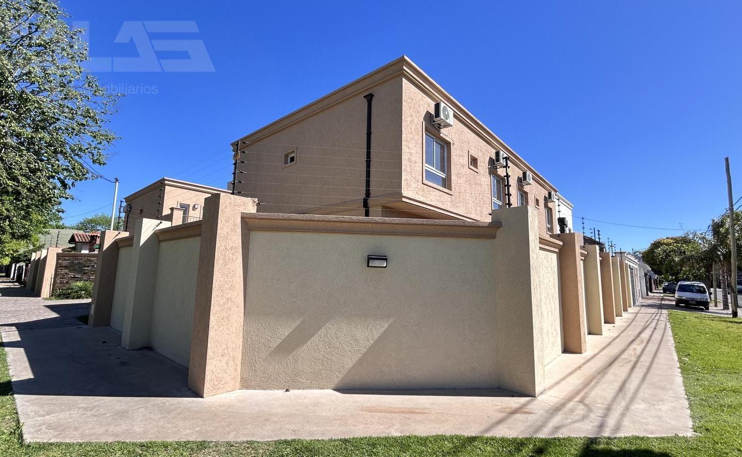 Foto de Casa en Venta | 5 Ambientes | Jardín | Parrilla | Complejo Cerrado |, imagen 2