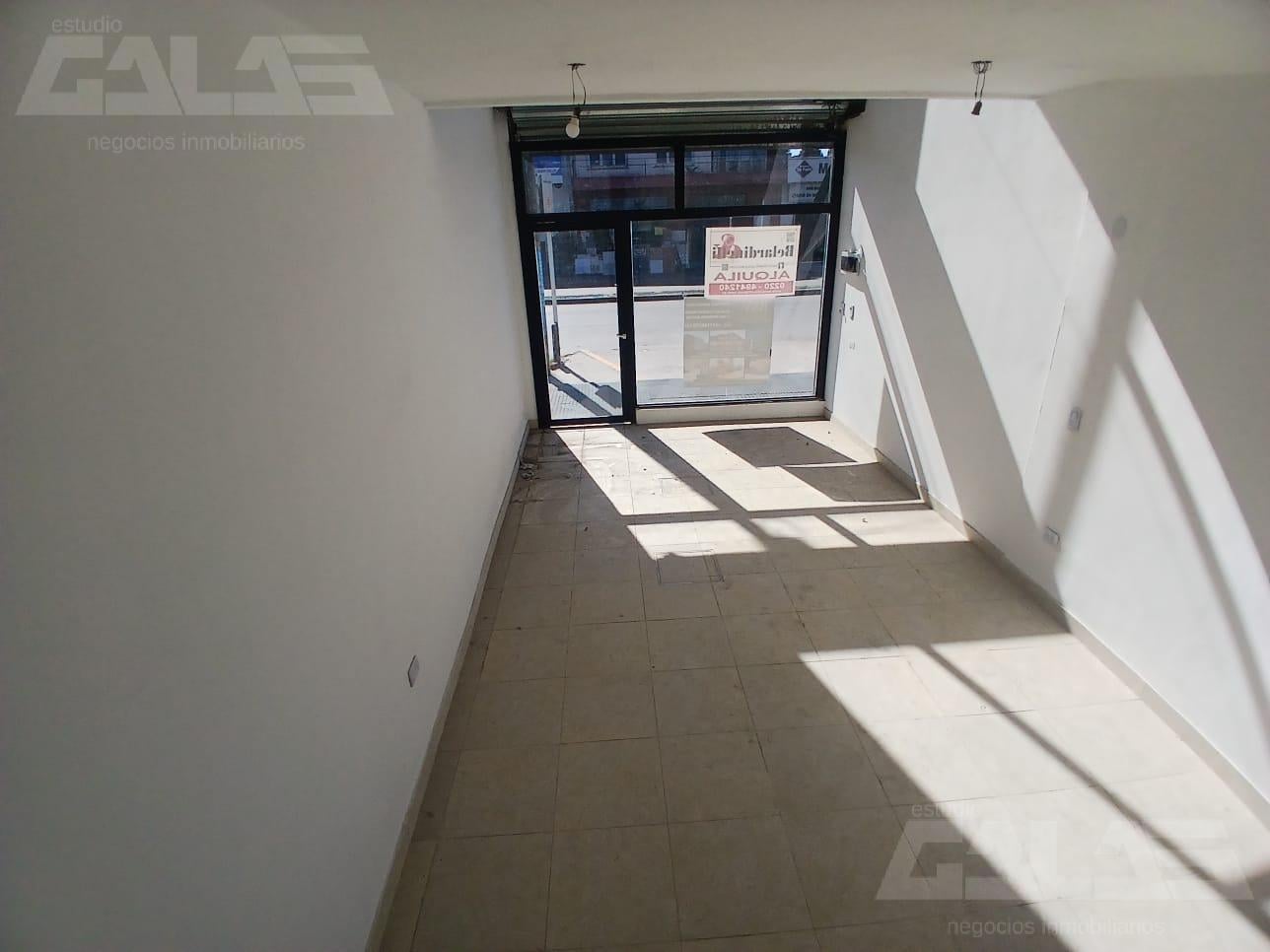 Foto de Local a la calle en alquiler en zona comercial de Libertad, imagen 2