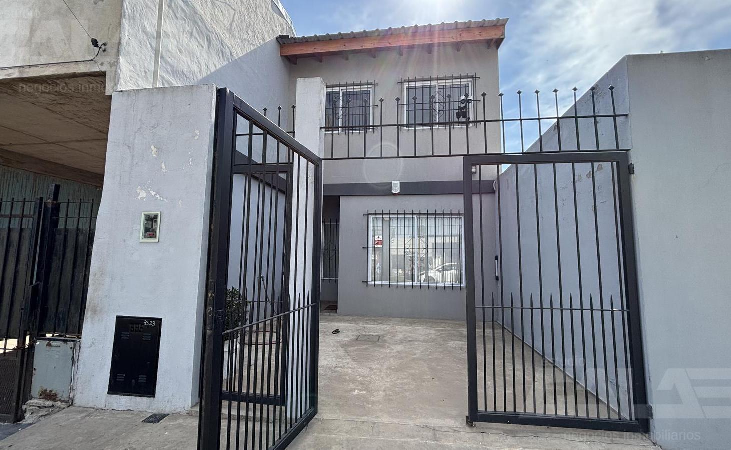 Foto de DÚPLEX | 4 AMBIENTES | PATIO | MUY LUMINOSO | COCHERA | ITUZAINGÓ NORTE, imagen 4