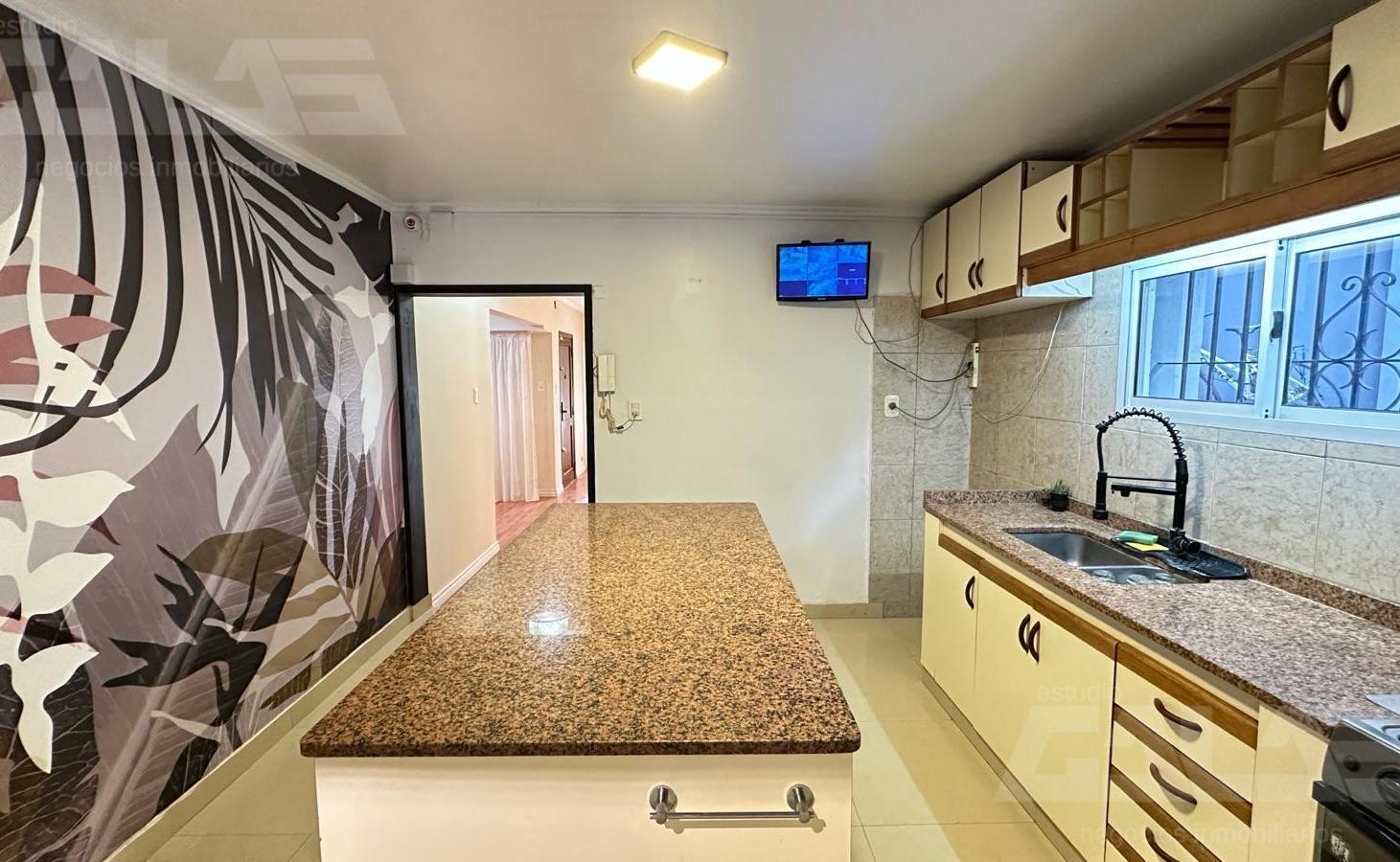 Foto de Casa 5 ambientes - 4 dormitorios - Parque - Pileta - 2 Baños, imagen 4