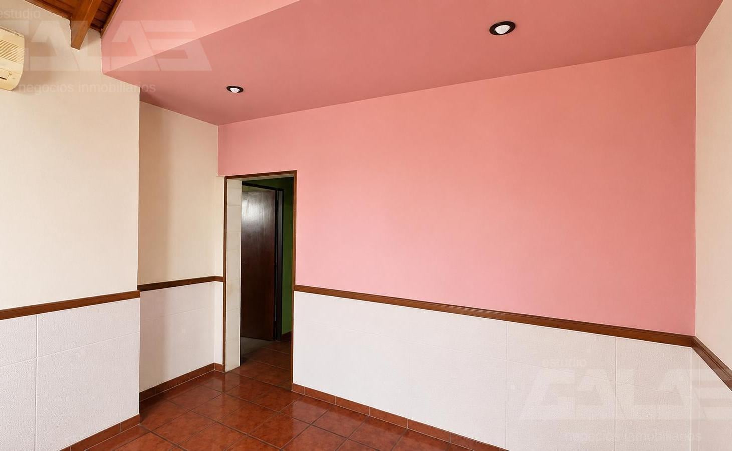 Foto de Casa 3 ambientes - 2 dormitorios - Jardín - Baño - Parque - Castelar Sur, imagen 5