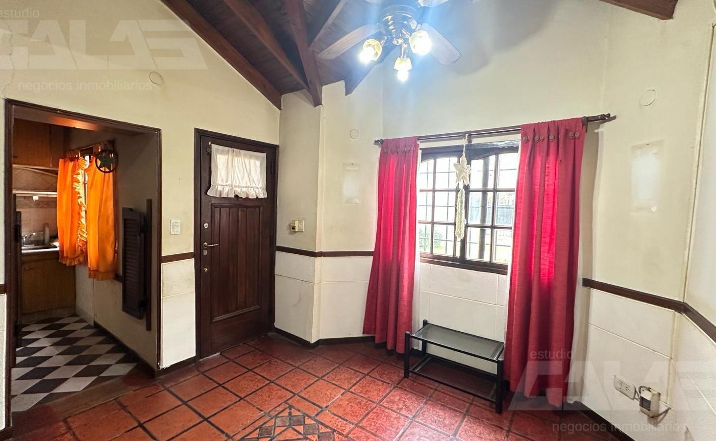 Foto de Casa 3 ambientes - 2 dormitorios - Jardín - Baño - Parque - Castelar Sur, imagen 4