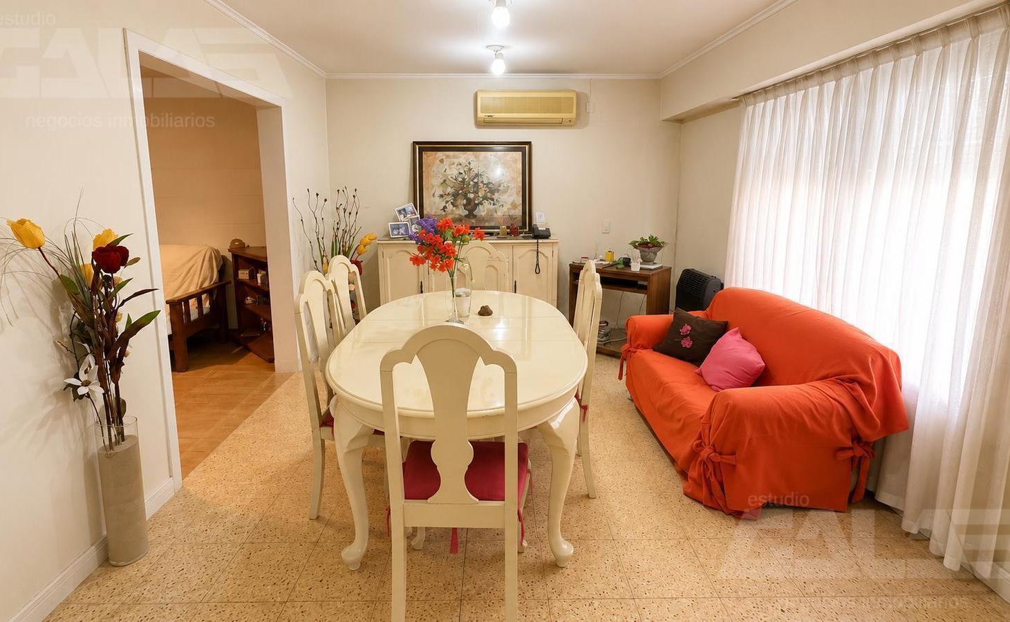 Foto de Casa 3 ambientes - 2 dormitorios - Patio - Jardín - Ituzaingó norte, imagen 2