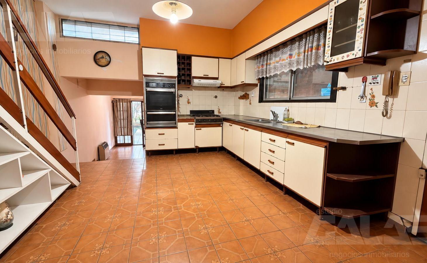 Foto de Casa en Ituzaingó, 5 ambientes, 3 dormitorios, amplio parque, imagen 2