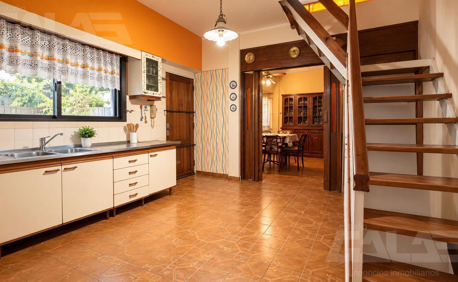 Foto de Casa en Ituzaingó, 5 ambientes, 3 dormitorios, amplio parque, imagen 1
