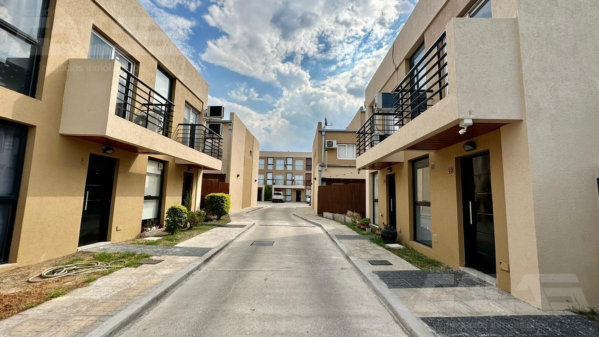 Foto de dúplex 4 ambientes / condominio/ Ituzaingó norte, imagen 2