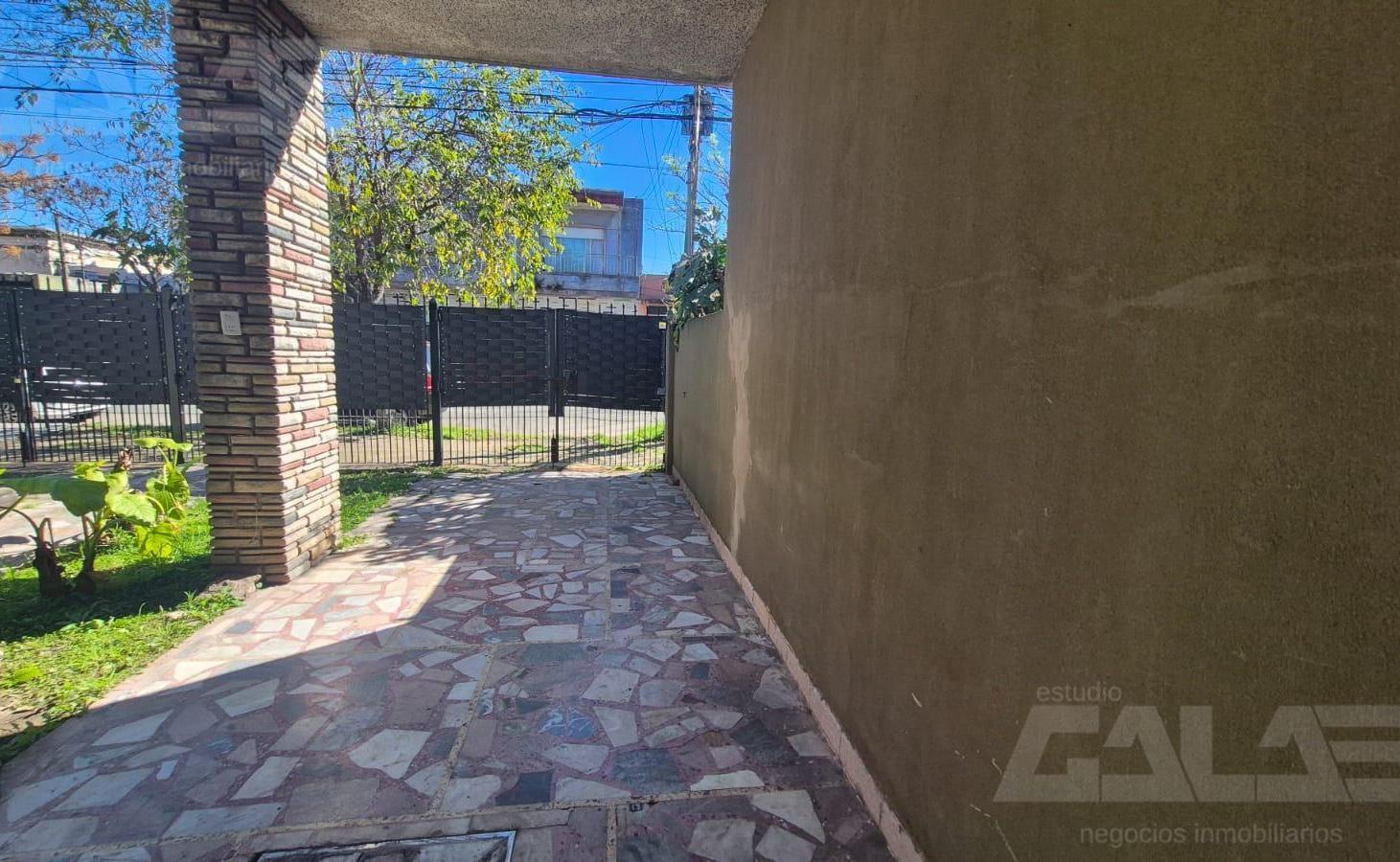 Foto de CASA EN VENTA 5 AMBIENTES CON PILETA Y QUINCHO, imagen 4