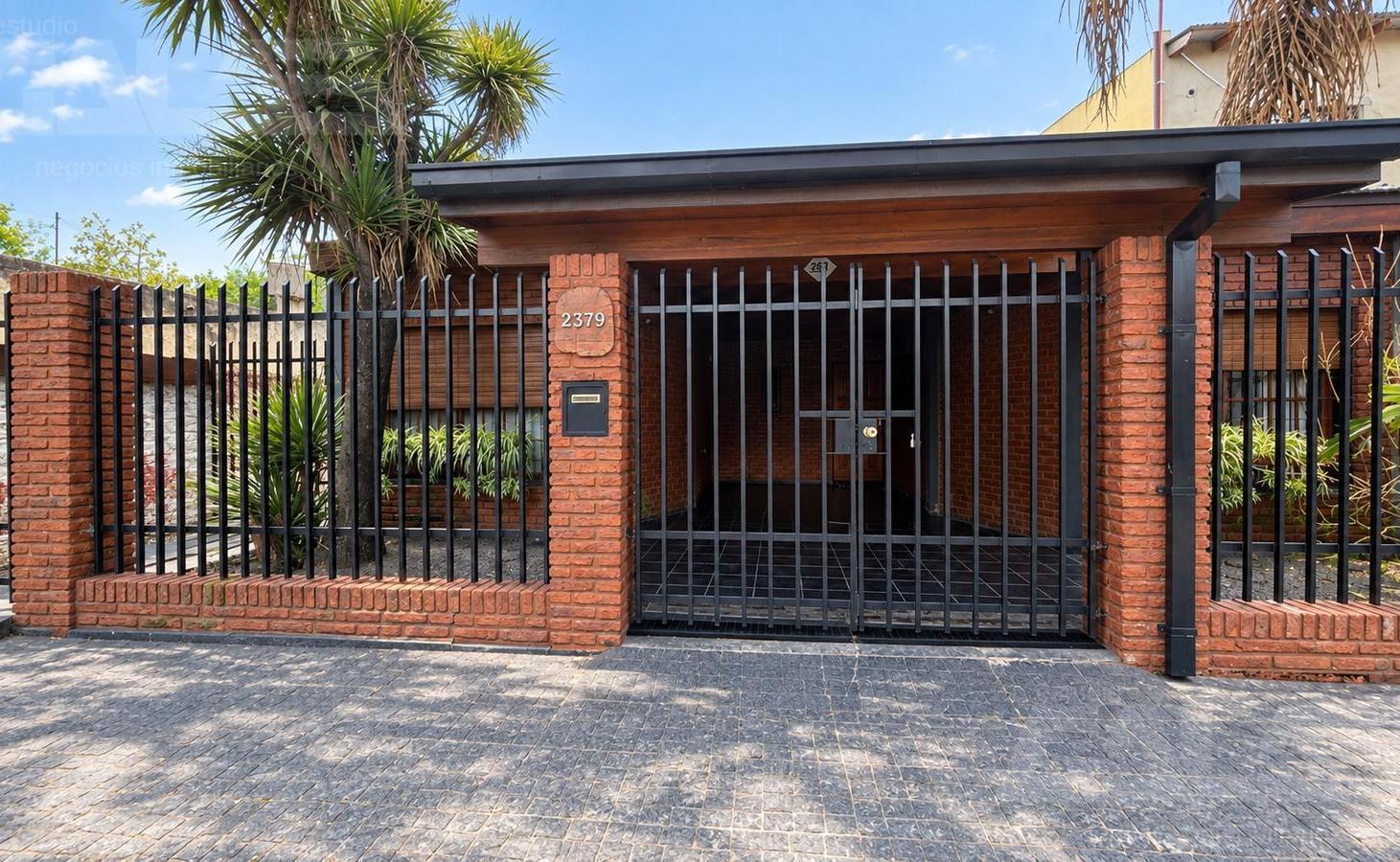 Foto de Casa en venta | 2 dormitorios | Quincho | Jardín | Cochera | Ituzaingó, imagen 3