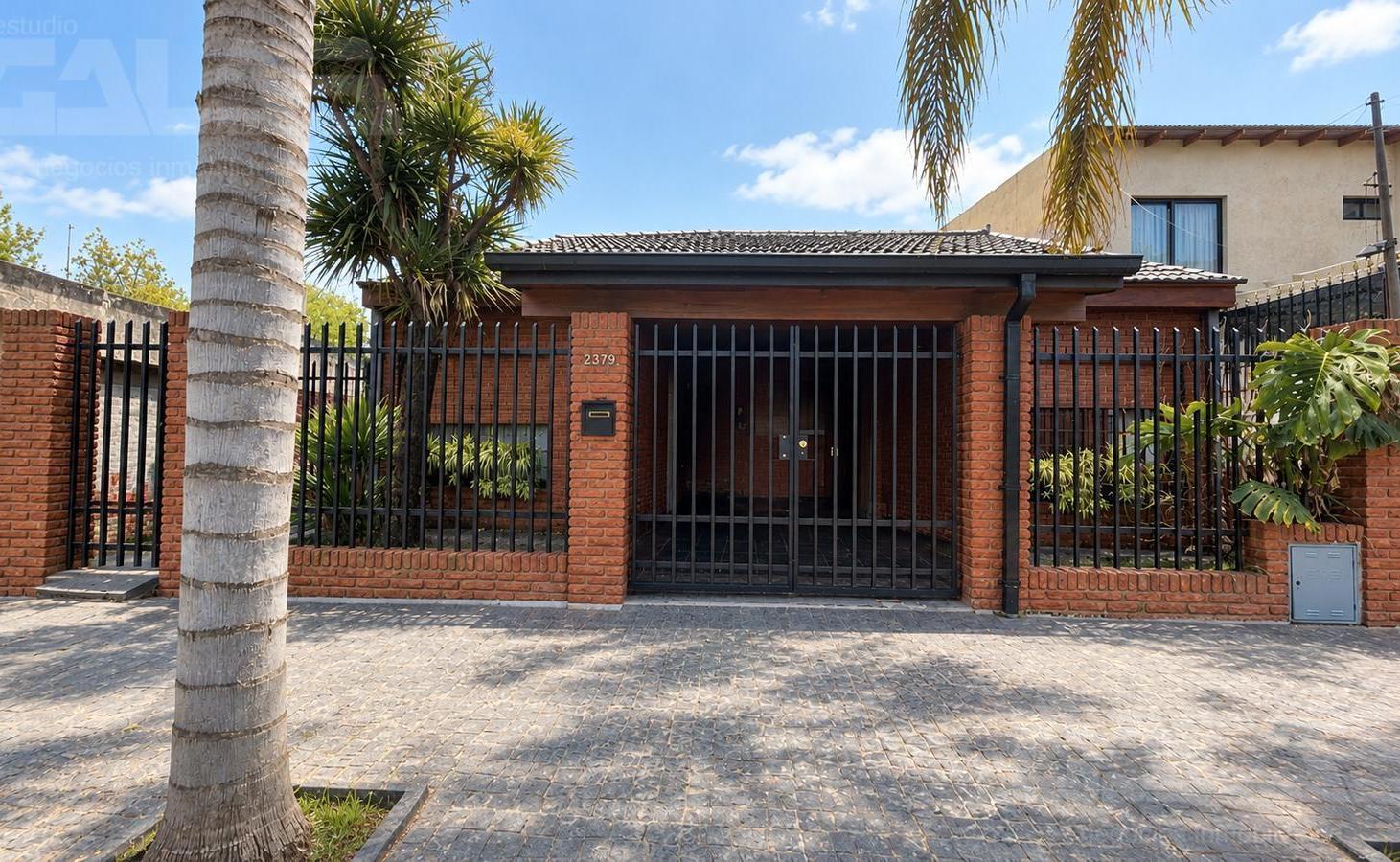 Foto de Casa en venta | 2 dormitorios | Quincho | Jardín | Cochera | Ituzaingó, imagen 1