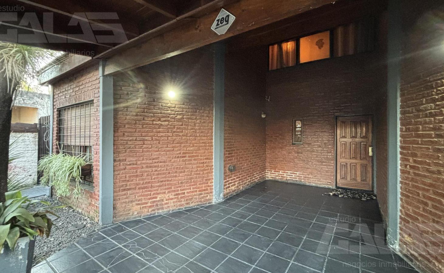 Foto de Casa en venta | 2 dormitorios | Quincho | Jardín | Cochera | Ituzaingó, imagen 4
