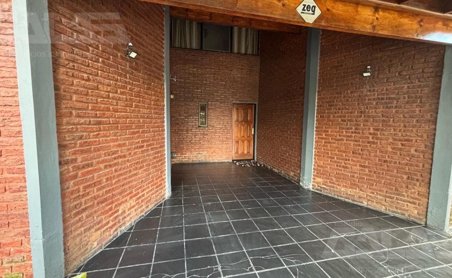 Foto de Casa en venta | 2 dormitorios | Quincho | Jardín | Cochera | Ituzaingó, imagen 5