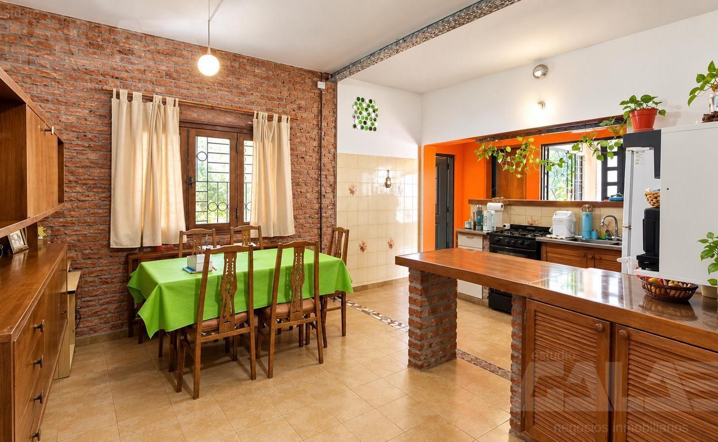 Foto de CASA EN VENTA 5 AMBIENTES CON PILETA Y QUINCHO, imagen 2