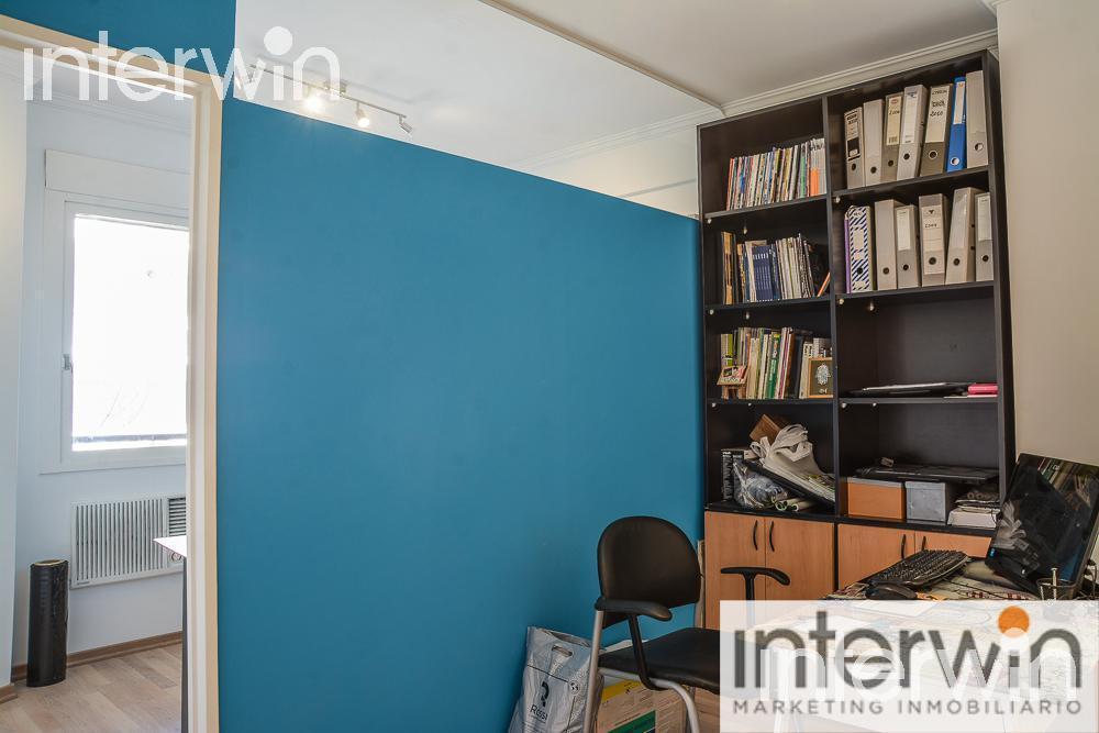 Foto de Excelente consultorio de 50 m2 con balcón al frente. Cochera fija, imagen 5
