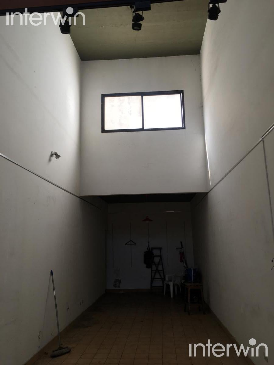 Foto de Local con doble altura en excelente ubicación. Sin expensas. - Monserrat, imagen 3