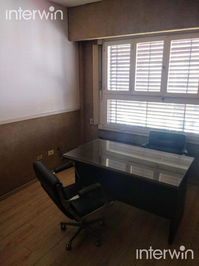 Oficina de 113 m en Dúplex, Piso Alto, Mucha Luz. Recepción 7 Despachos. Seguridad. 2