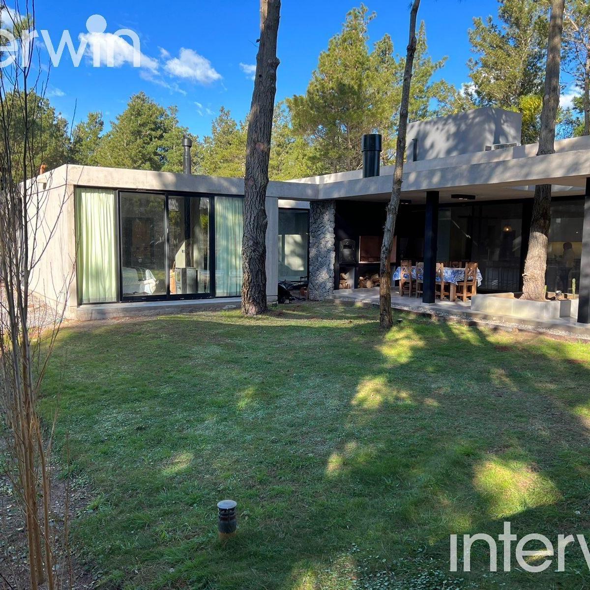 Casa - 5 Ambientes con Pileta, Quincho y Parrilla - Costa Esmeralda - Venta 1