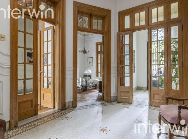 Casa de 8 amb., con piscina y 3 Cocheras. Belgrano - Venta 4