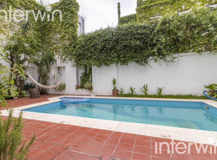 Casa de 8 amb., con piscina y 3 Cocheras. Belgrano - Venta 2