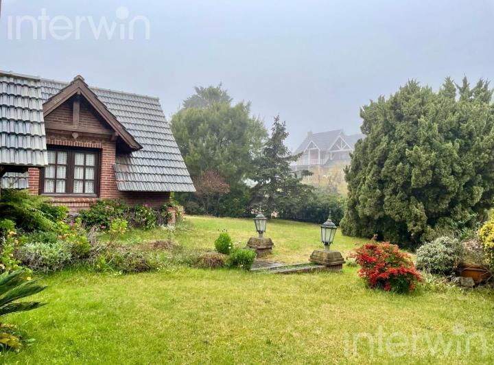 Casa - 6 ambientes jardin - CARILO - VENTA 1