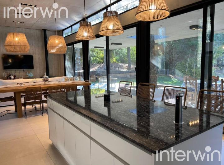 Casa - 5 ambientes con pileta, quincho y parrilla - Costa Esmeralda - VENTA - 3
