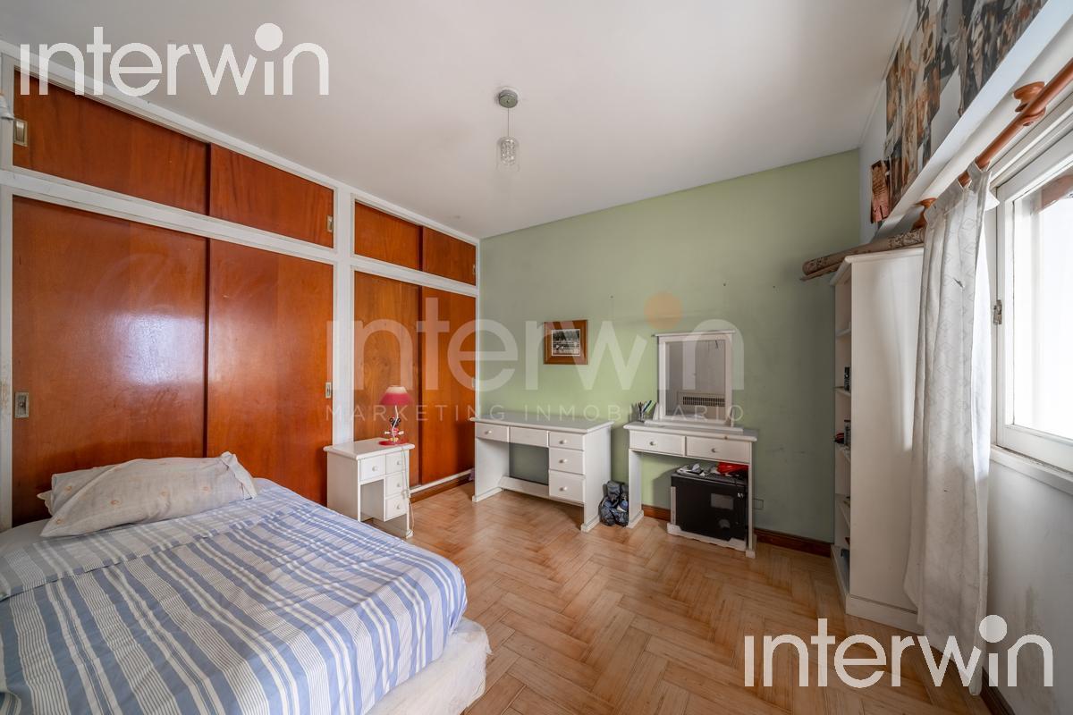 Casa en Venta - 6 ambientes - 2 Plantas - Cochera - Patio - Terraza - Parque Chacabuco