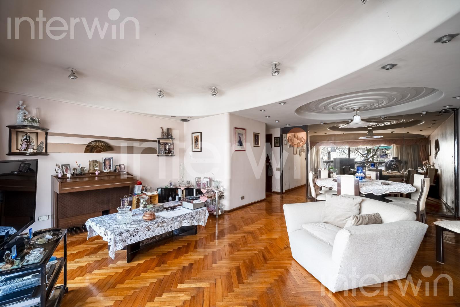 Foto de Departamento en Venta - 4 Ambientes - Dependencias - Balcón - Cochera, imagen 3