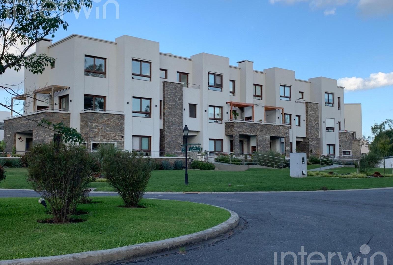 Foto de Depto en Venta - 4 amb - 2 Plantas - Pileta - 2 Cocheras - Adrogue, imagen 1