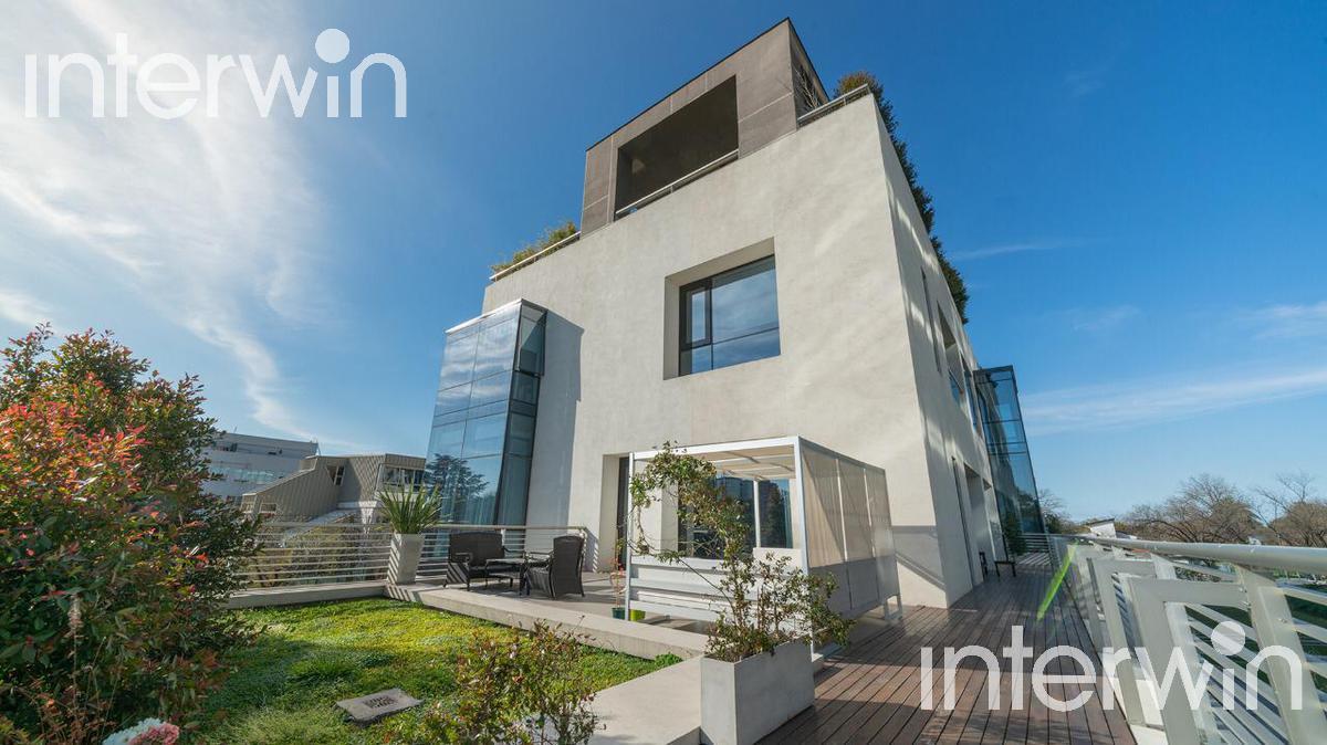 Foto de Casa en Venta - 6 ambientes - Terraza propia - 4 cocheras - Fórum, imagen 3
