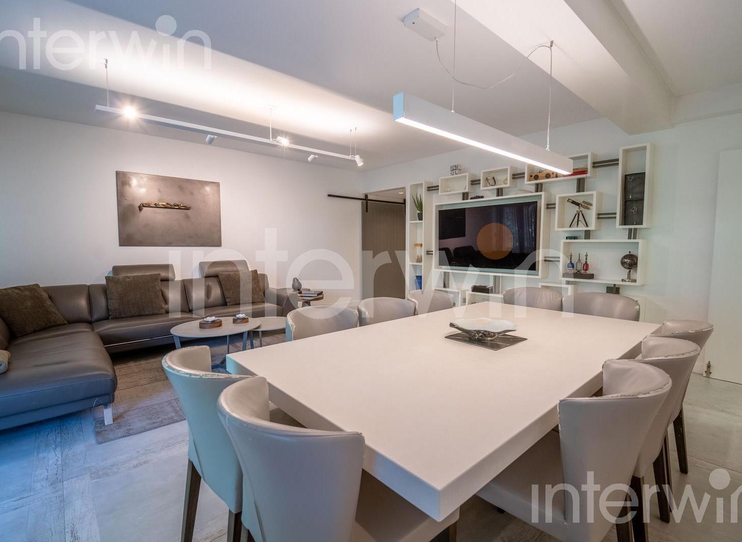 Foto de Departamento en Venta - 4 amb - Balcón aterrazado - Cocheras - Baulera, imagen 2