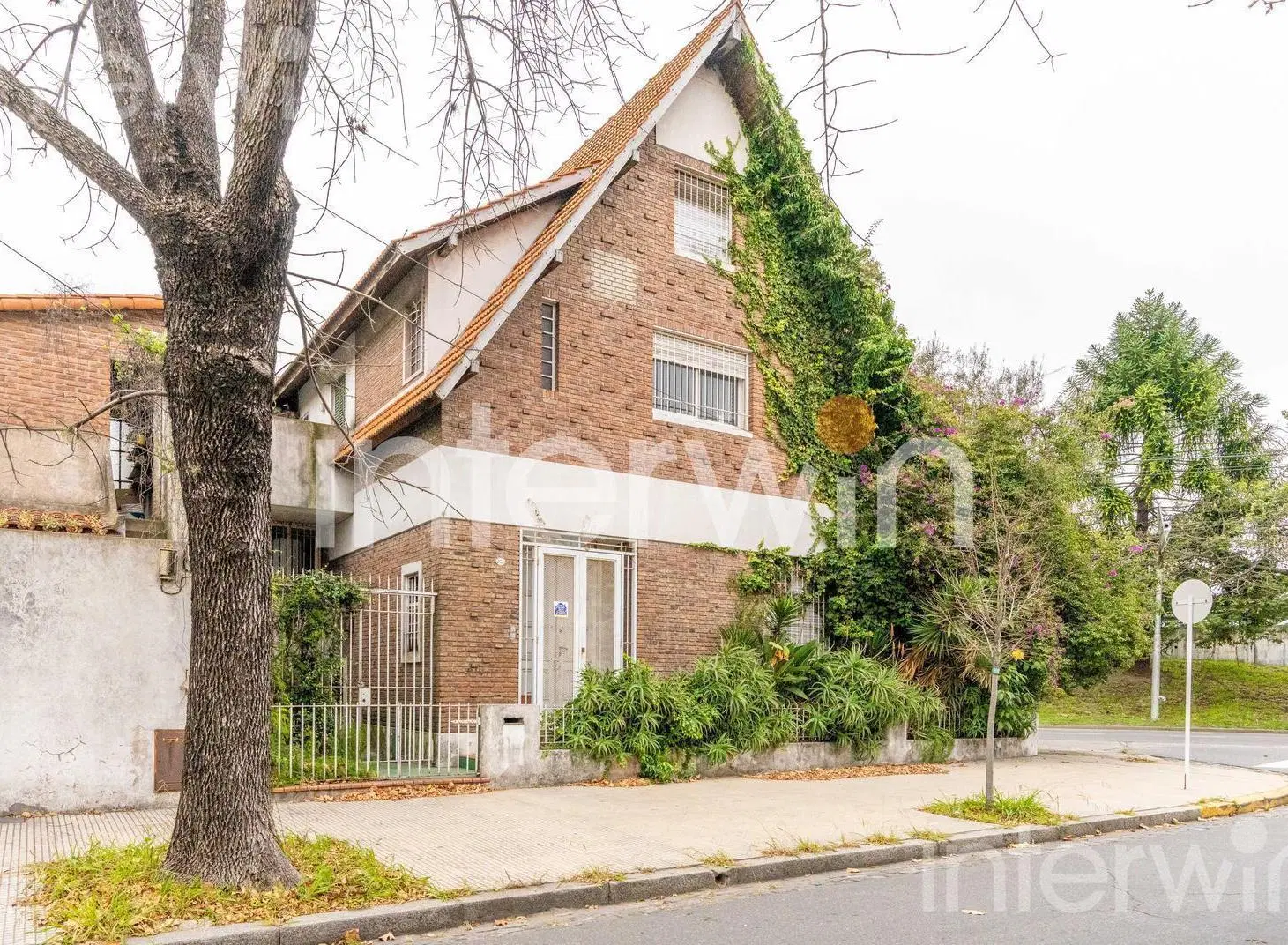 Casa en VENTA a REFACCIONAR de 5 ambientes con cochera y jardín Villa Devoto. 4