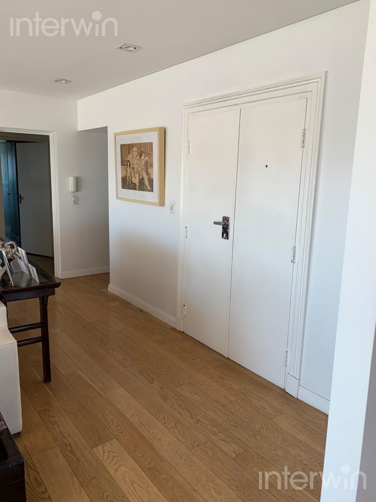 Foto de Departamento en Venta - 4 amb - Balcón - Terraza - Cochera doble -Piso, imagen 4
