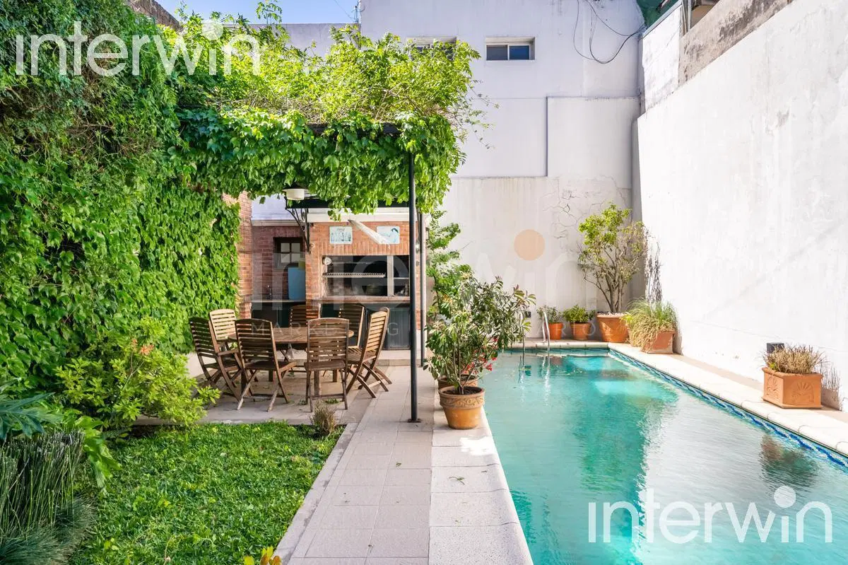 Casa en Venta - 5 ambientes - 2 cocheras - Jardín - Piscina - Parrilla - Villa Devoto 4