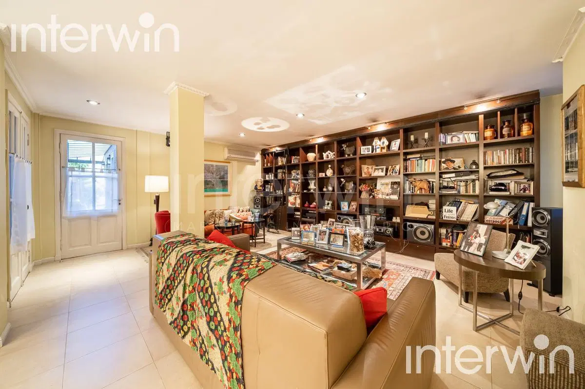 Casa en Venta - 5 ambientes - 2 cocheras - Jardín - Piscina - Parrilla - Villa Devoto 3