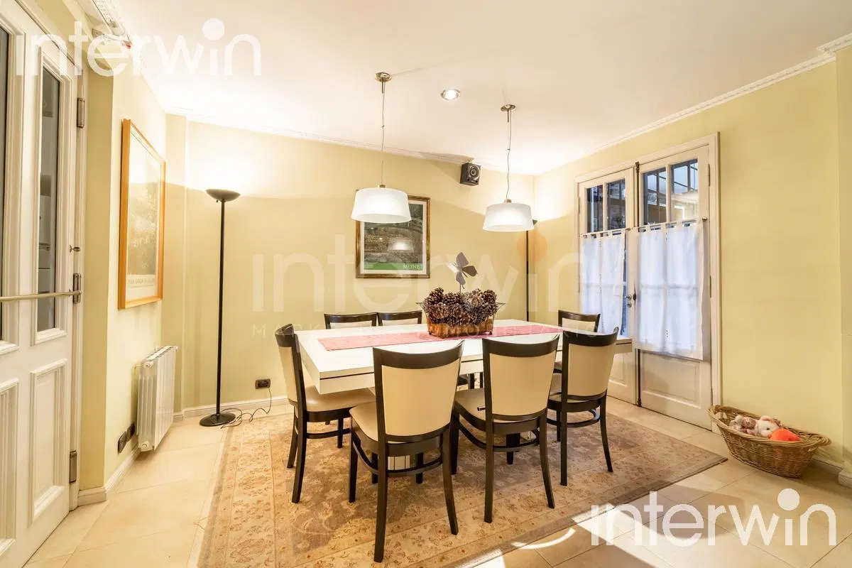 Casa en Venta - 5 ambientes - 2 cocheras - Jardín - Piscina - Parrilla - Villa Devoto 5