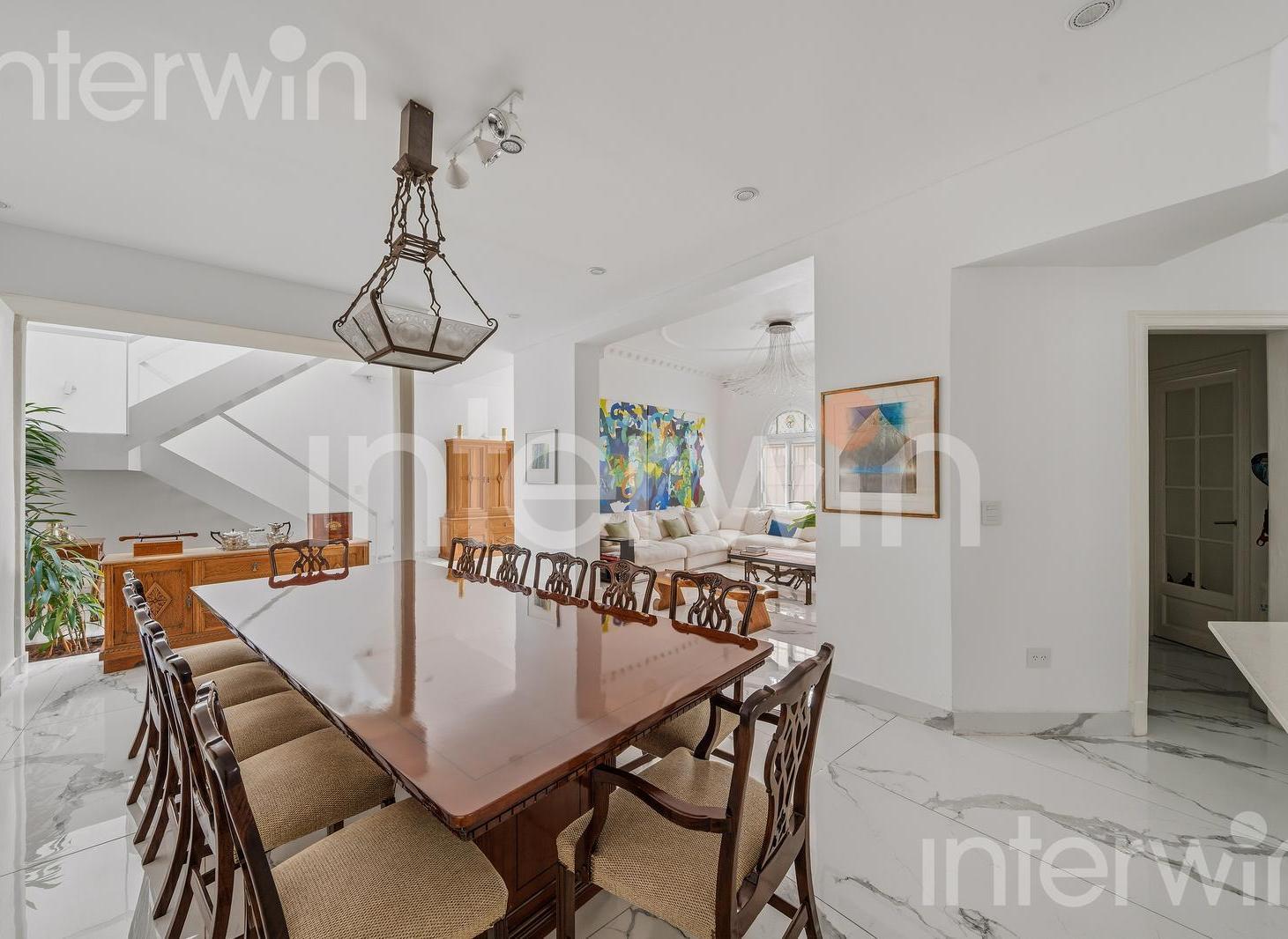 Foto de Casa en Venta - 5 amb. - Cochera - Terraza - Dependencia - Reciclada, imagen 1