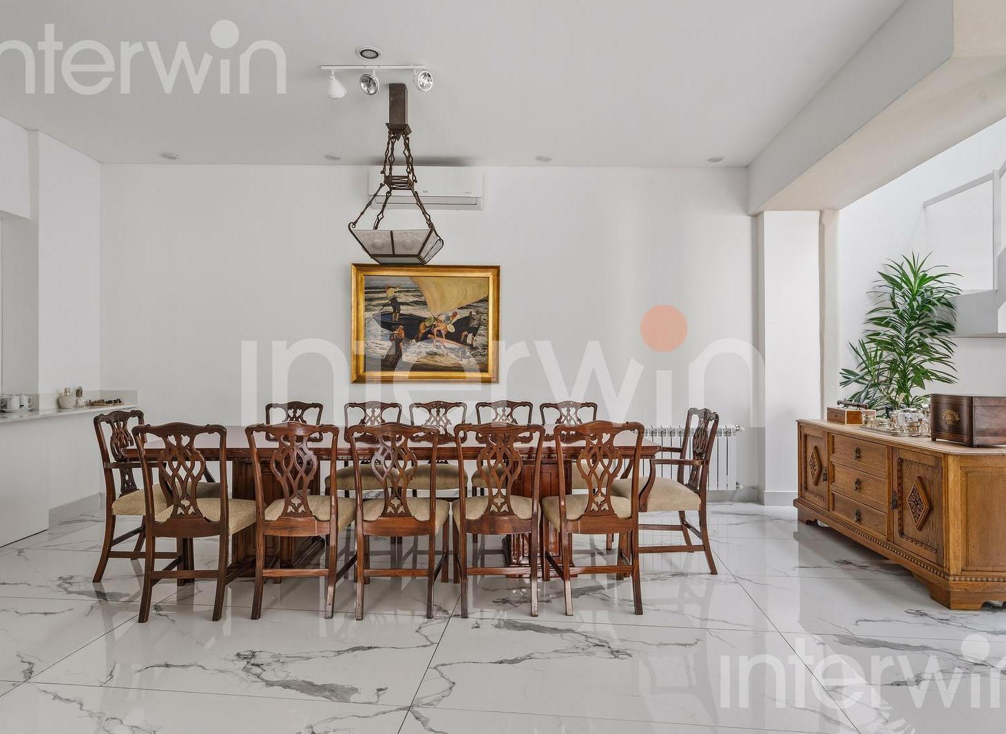 Foto de Casa en Venta - 5 amb. - Cochera - Terraza - Dependencia - Reciclada, imagen 2