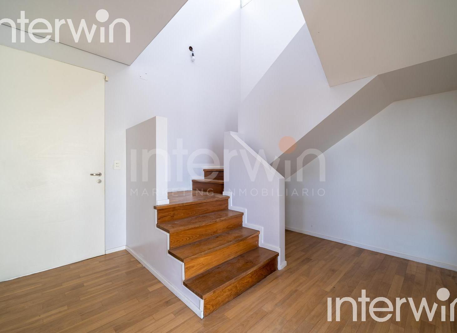 Foto de Triplex de 4 ambientes al frente con terraza propia y cochera - Palermo, imagen 3