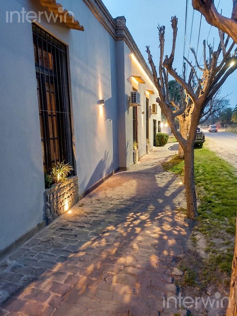 Foto de Casa en Venta - 7 amb - Cocheras - Quincho - Casa p/huéspedes - Pileta, imagen 1